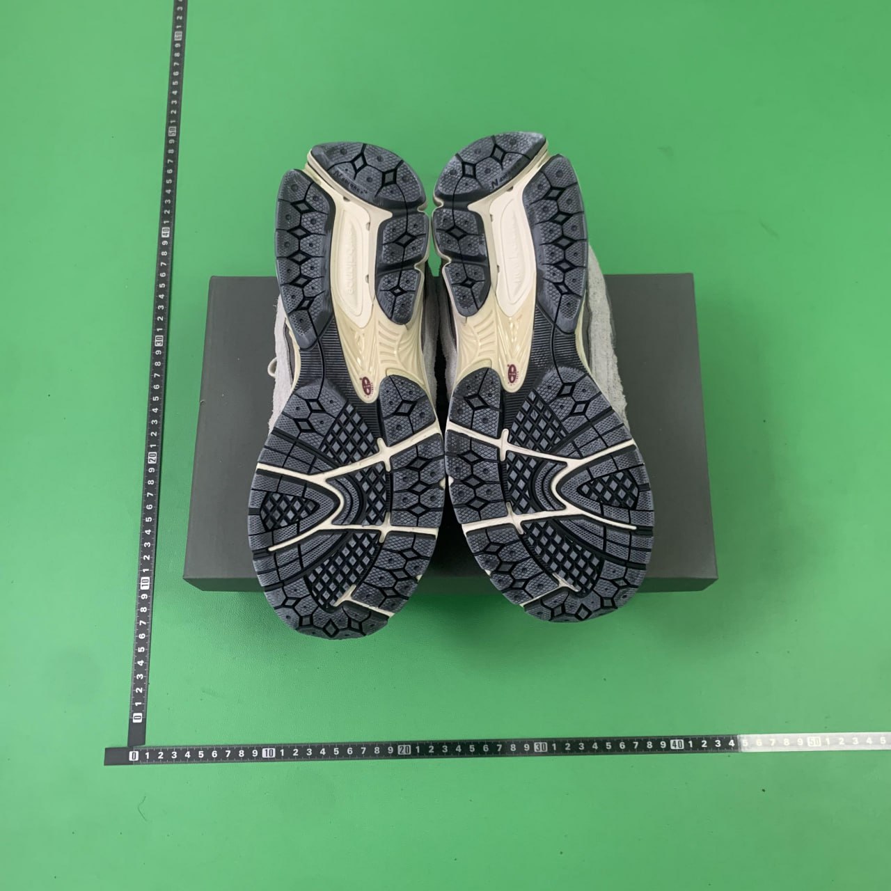 M  Batch  New Balance 2002R Protection Pack -3