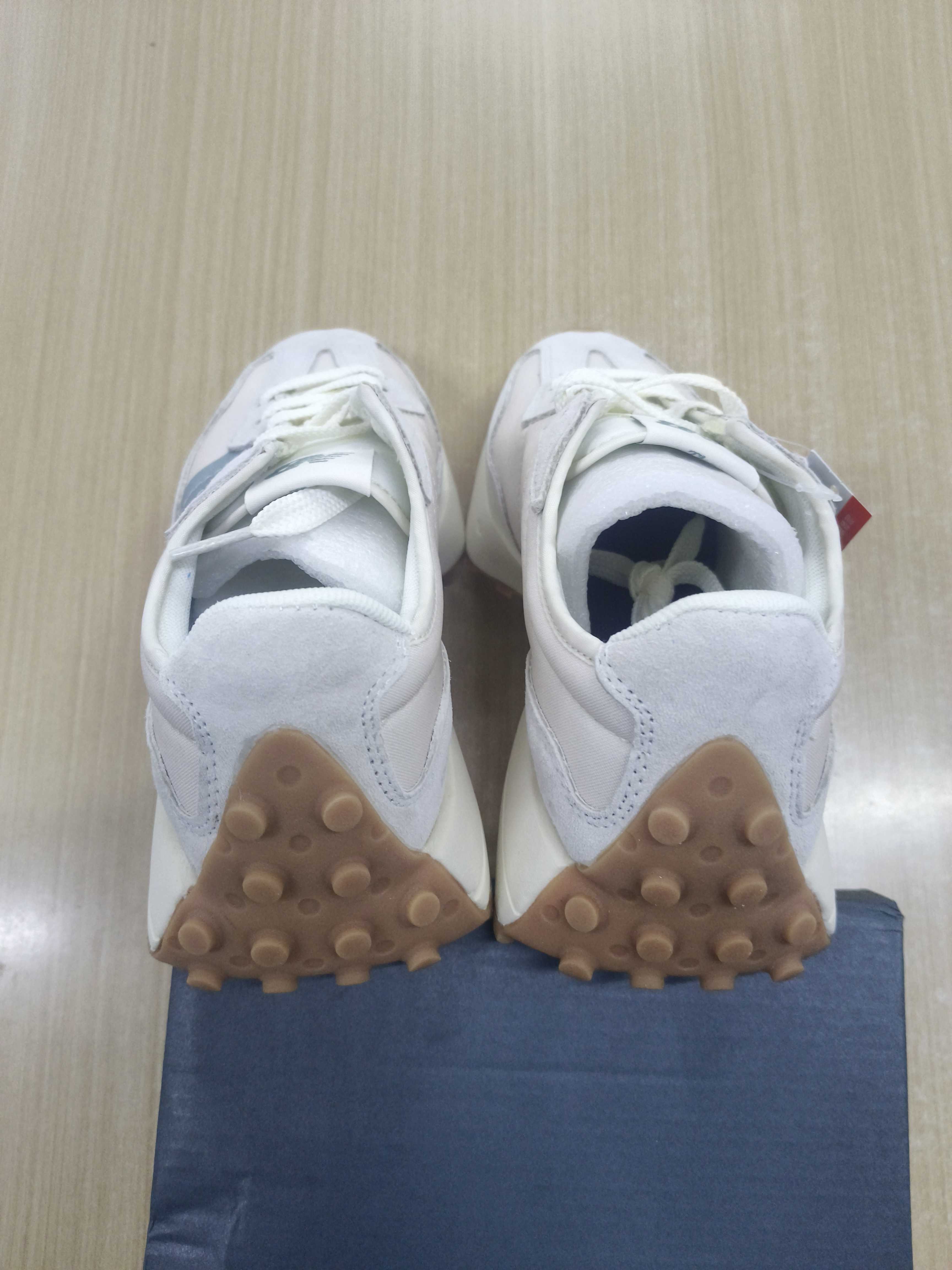 M  Batch   New Balance - 327 Angora/Sea Salt  -4